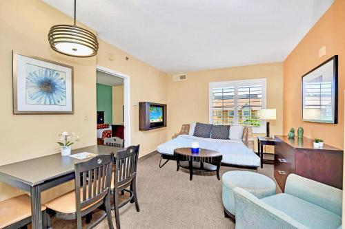 Near Disney! 1BR Condo unit - Pool, HT