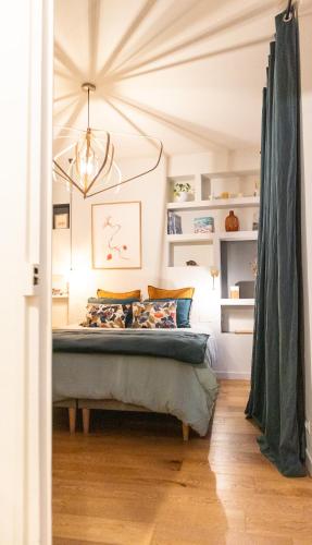 La Maison Vague – Marseille, NY