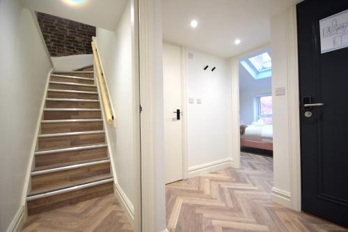 CITYeSCAPE - 2BR Top Floor Penthouse NQ, Manchester (zdjęcie 2)