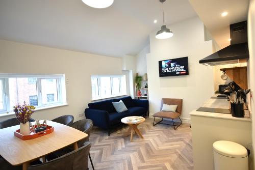 CITYeSCAPE - 2BR Top Floor Penthouse NQ, Manchester (zdjęcie 3)