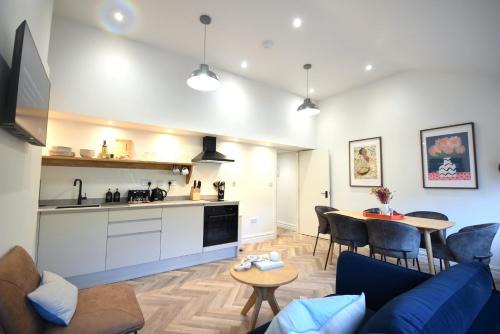 CITYeSCAPE - 2BR Top Floor Penthouse NQ, Manchester (zdjęcie 5)