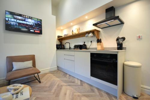CITYeSCAPE - 2BR Top Floor Penthouse NQ, Manchester (zdjęcie 6)
