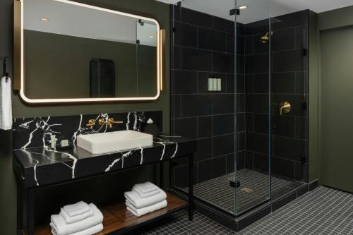 Tower Premium Queen Room with Two Queen Beds image 1