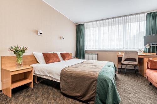 1 queen bed