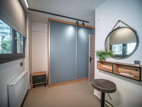 One-Bedroom Apartment with Garden image 2