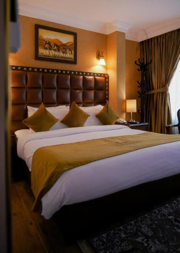 Deluxe Double Room image 10
