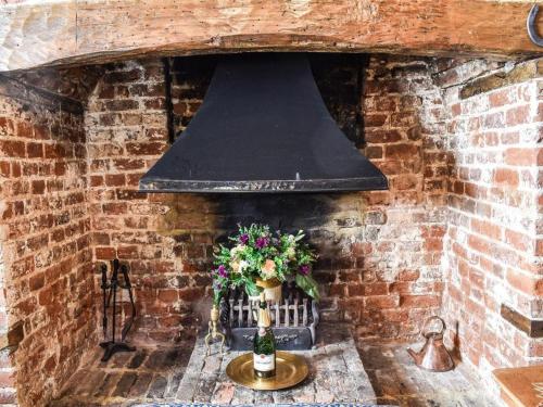 Perfect cottage, Free WiFi, Free offorad private parking, minutes from nearby attractions Perfect cottage, Free WiFi, Free offorad private parking, minutes from nearby attractions