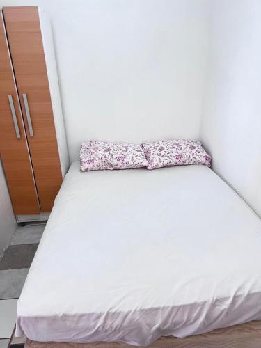2 bedrooms, 3 beds