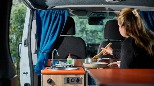 Ételek és italok, Happy Campers - Camper van rental in Njardvik