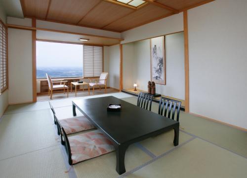 Japanese-Style Room with Night View and Dining Room Dinner