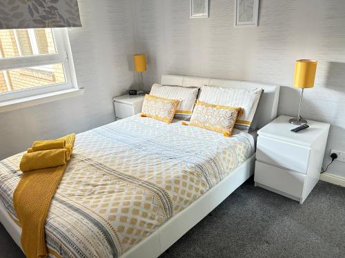 Paisley Central Apartment #3