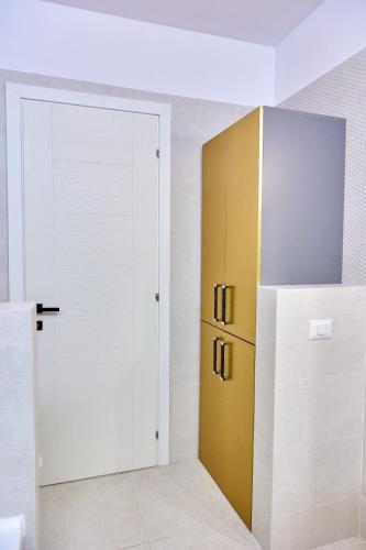 Panoramic Lake View Apartment