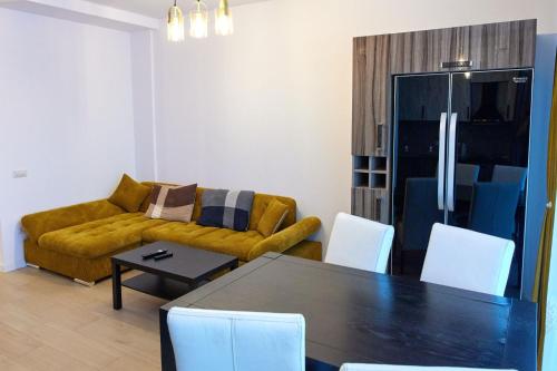 Panoramic Lake View Apartment