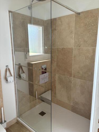 ห้องน้ำ, Charmant appartement indépendant avec Piscine (Charmant appartement independant avec Piscine) in มาริญาน