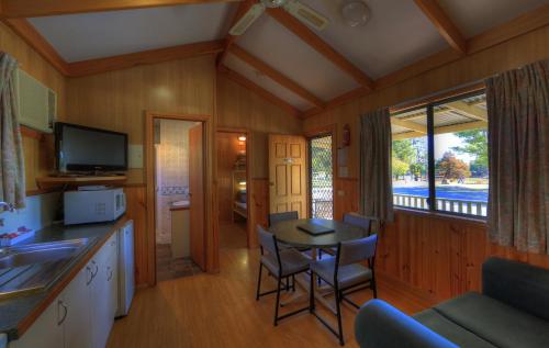 ห้องครัว, Beechworth Lake Sambell Caravan Park in บีชเวิร์ธ