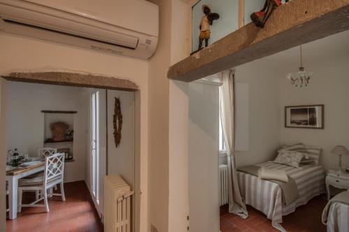 Apartments Florence- Gemma 2bd Tornabuoni area - image 4