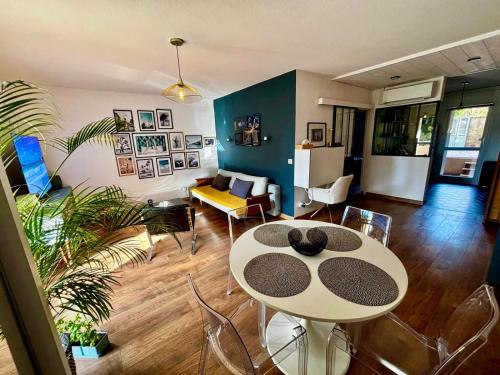 Appart Standing, Jardin, Terrasse, Parking in Saint-Eloi