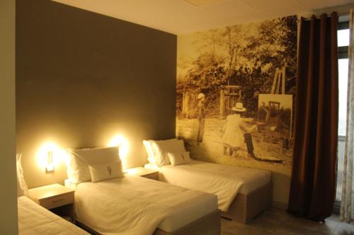 2 queen beds, 2 twin beds