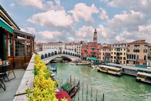 Rialto Terrace on the Grand Canal, Benátky