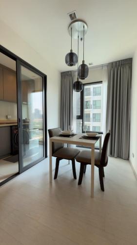 Luxurious Downtown Apartment With Train Access Bts, Bangkok (photo 2)