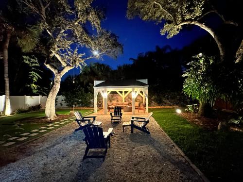 Létesítmények, Vero Oaks Stroll to beach includes Mini Golf and Jacuzzi in Wabasso Beach (FL)