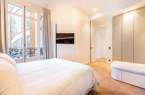 Luxurious Suite Eiffel Tower Flandrin Muette AC in Bois de Boulogne