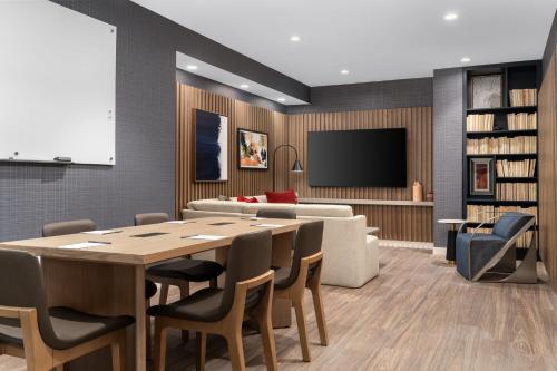 크라운 플라자 버지니아 비치 타운 센터 바이 IHG - 로비