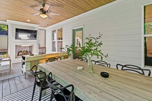 Cottage with 3 King Beds, 3 min to Marina, Fire Pit