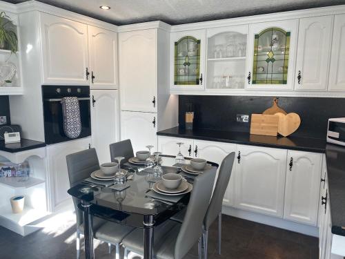 Зручності, Number Forty Two, Portsoy - A 3 bedroom cottage with sea views in Портсой