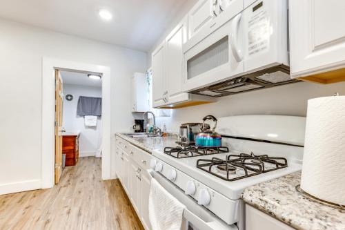 1 Mi to Dtwn Pet-Friendly Corning Retreat in Corning