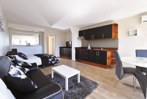 Studio Apartment with Sea View room in Studio Graphik - Héliopolis C 74 - Luxe -By AGN - 2 personnes