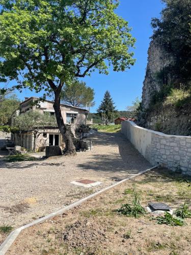 Le Castellas - Gîte en pleine Nature gîte à louer Montmirat