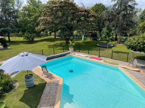 Vaste maison familiale en pierres apparentes gîte à louer Madurand