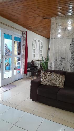 Bela Casa para Pousada na Praia de Arambaré (Bela Casa para Pousada na Praia de Arambare) in Arambare