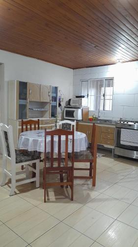 Bela Casa para Pousada na Praia de Arambaré (Bela Casa para Pousada na Praia de Arambare) in Arambare