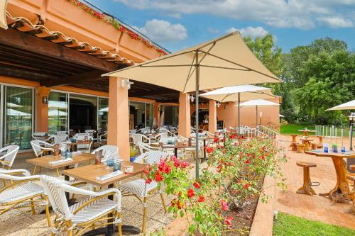 Bar/lounge, Najeti Golf Hotel de Valescure in Saint-Raphael