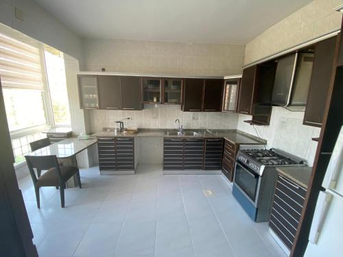 Bright & Spacious, Upscale Amman, Amman (zdjęcie 8)