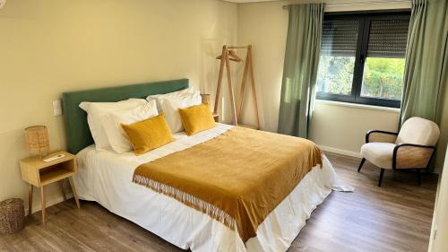 1 queen bed, 1 sofa bed
