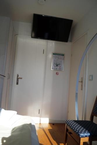 Economy Single Room image 4