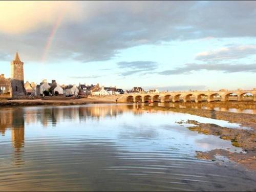 Aux 13 Arches Hôtel, Restaurant Hotel de charme Portbail