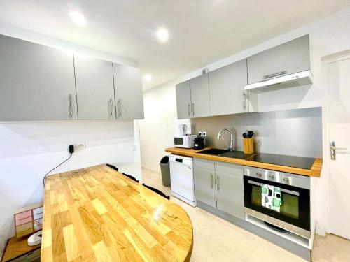 Facilities, BnGo I Le Spacieux I 3 chambres, 2 salles de bain, 1 toilette, parking prive gratuit, 8 personnes, V in Provinces-Chavril