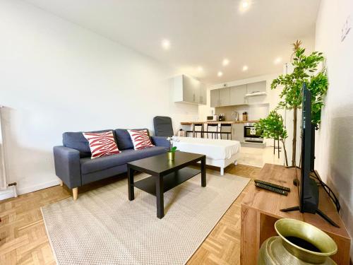 Facilities, BnGo I Le Spacieux I 3 chambres, 2 salles de bain, 1 toilette, parking prive gratuit, 8 personnes, V in Provinces-Chavril