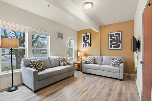Maple Leaf Manor Furnished Apartments - image 35