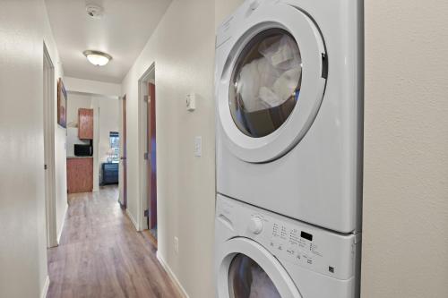 Maple Leaf Manor Furnished Apartments - image 37