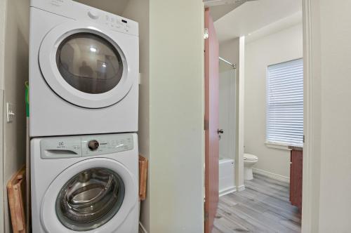 Maple Leaf Manor Furnished Apartments - image 33