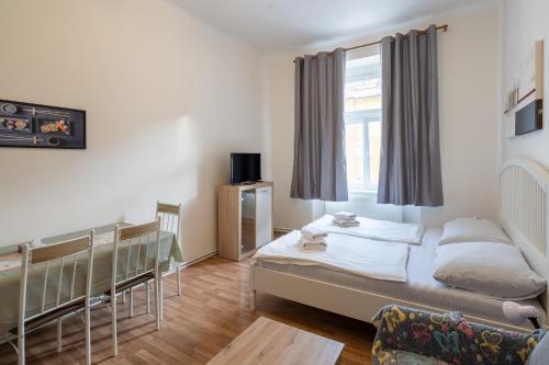 2 bedrooms, 3 beds