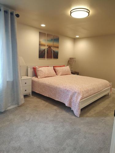2 bdrm, Walking distance to all thumb 3