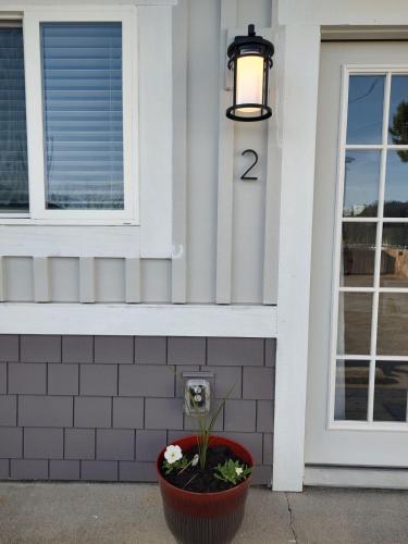 2 bdrm, Walking distance to all thumb 4