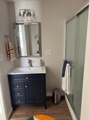 Baño, NC Foothills Cottage with Views in Jonesville