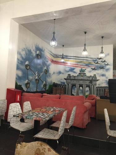 Midi 81 HOSTEL near น้ำพุรูปปั้นเด็กผู้ชายยืนฉี่เมนเนเกนพิส